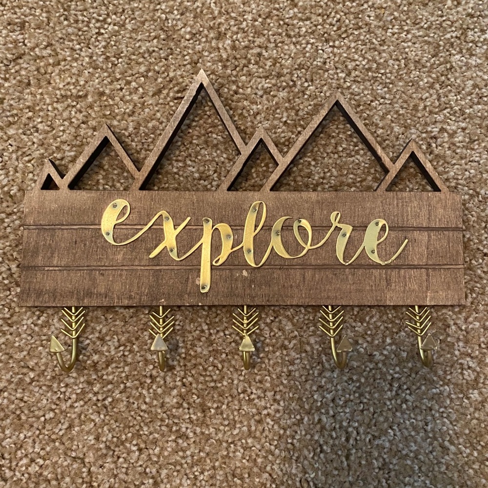 Wall hanger with hooks